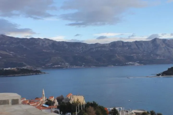 Luxury Panoramic Apartment Above Mogren Beach in Budva, Komoševina